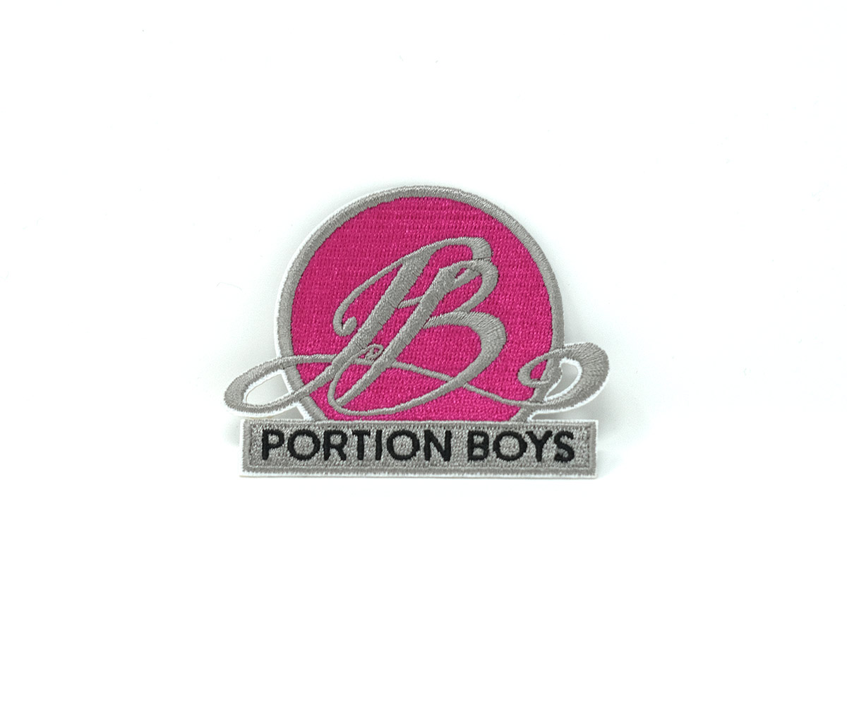 Portion Boys haalarimerkki, Pinkki logo